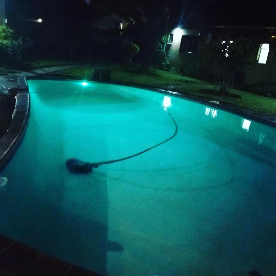 Birdville Bnb Guest House Gaborone Esterno foto