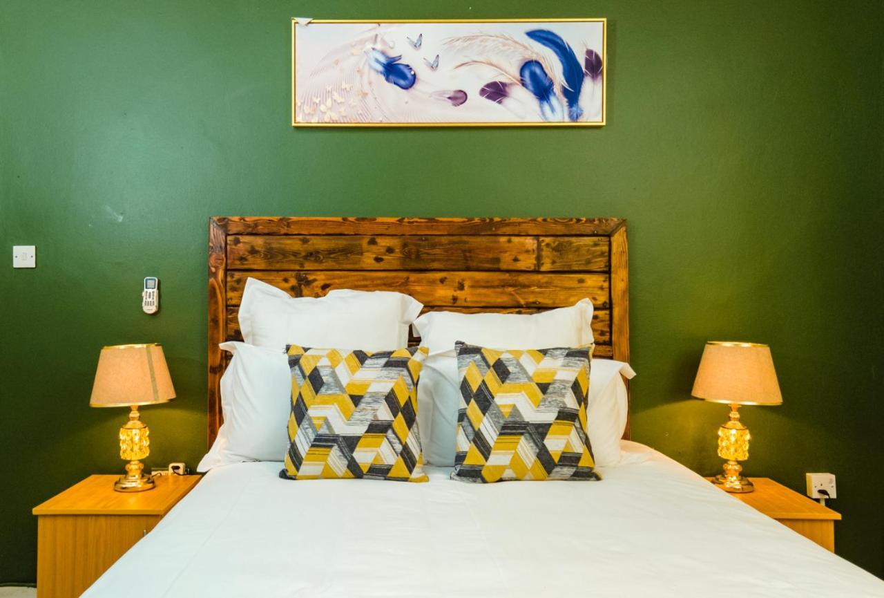 Birdville Bnb Guest House Gaborone Esterno foto