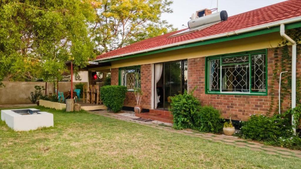 Birdville Bnb Guest House Gaborone Esterno foto
