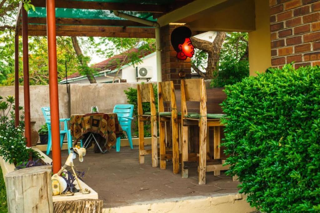 Birdville Bnb Guest House Gaborone Esterno foto