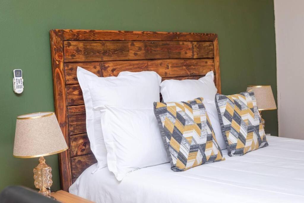 Birdville Bnb Guest House Gaborone Esterno foto