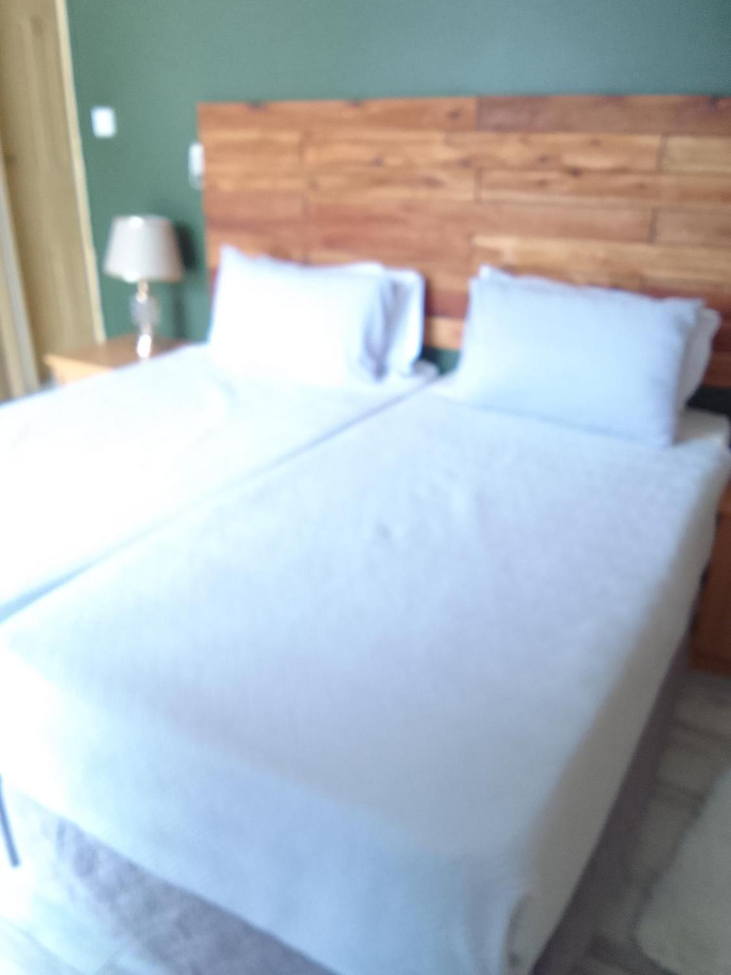 Birdville Bnb Guest House Gaborone Esterno foto