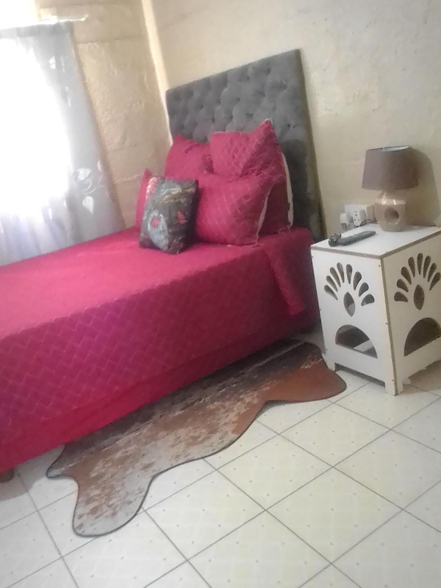 Birdville Bnb Guest House Gaborone Esterno foto