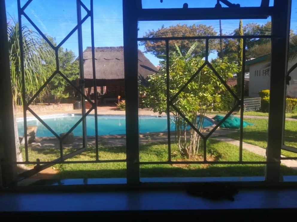 Birdville Bnb Guest House Gaborone Esterno foto