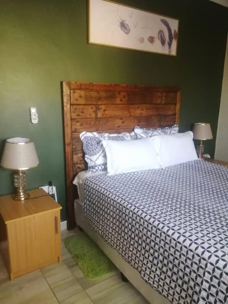 Birdville Bnb Guest House Gaborone Esterno foto